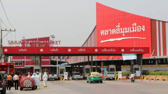 เช็กอินตลาดผลไม้คุณภาพยอดนิยมในกรุงเทพฯและปริมณฑล
ตลาดค้าผลไม้ยอดฮิตในกรุงเทพฯ และปริมณฑลขึ้นชื่อเรื่องของสดราคาถูก รสชาติอร่อยชุ่มฉ่ำใจ ไปอุดหนุนเมื่อไรก็ฟินเว่อร์ บริการ ขนส่งผลไม้ นำสินค้าที่เกษตรกรคัดสรรอย่างพิถีพิถันมาส่งในตลาดใกล้บ้านของคุณ_ ตลาดสี่มุมเมือง c 696x392 1