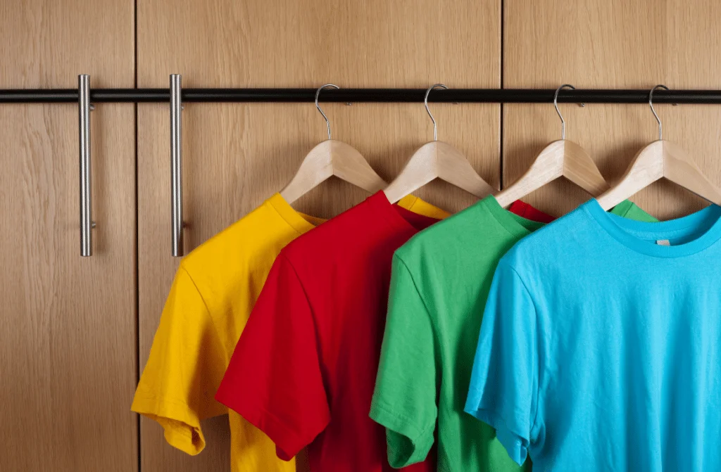 สีเสื้อมงคลประจำปี 2566 ใส่เสื้อเพิ่มความมงคล เสริมความปัง