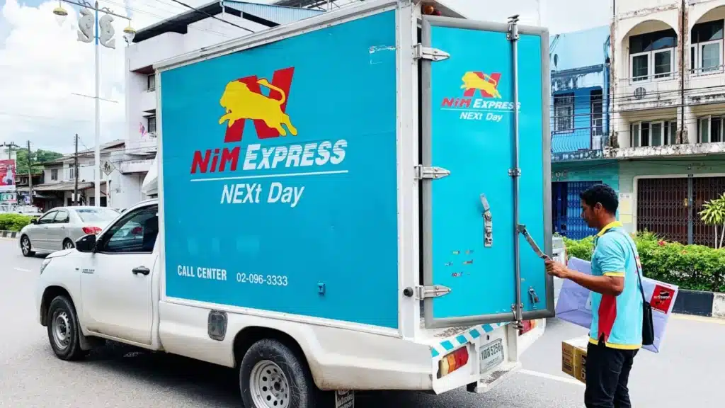 แนะนำ 5 บริษัทขนส่งของแช่เย็น และแช่แข็งที่เชื่อถือได้ ได้แก่ Makesend, Fuze, Kerry, Inter Express และ Nim Express พร้อมจุดเด่น ราคาเริ่มต้น และช่องทางการติดต่อ_ Nim Express Nim Express ส่งควบคุมอุณหภูมิ