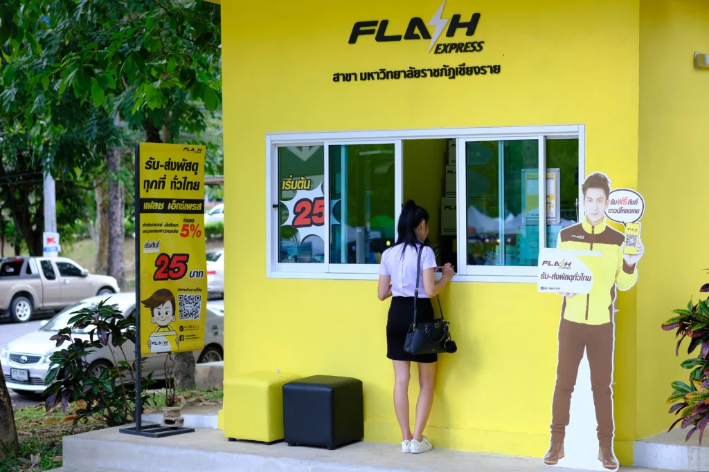 บริการและช่องทางในการติดต่อของแต่ละบริษัทเพื่อช่วยคุณในการตัดสินใจในการเลือกบริษัทขนส่งที่เหมาะสมที่สุดสำหรับคุณและลูกค้าของคุณ!_ shutterstock 1440587630 1 บริษัทขนส่ง Flash Express
