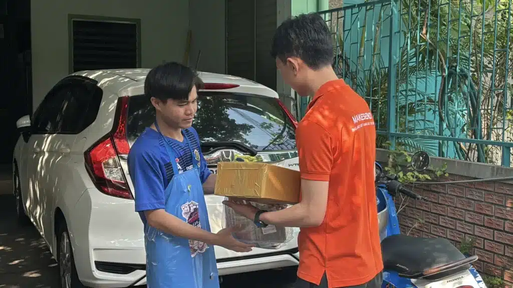 เช็คราคาค่าส่ง Makesend Express ได้ที่นี่ เรามีบริการจัดส่งที่ยืดหยุ่น ครอบคลุมทั้งในเขตกรุงเทพฯ และปริมณฑล โดยเน้นความรวดเร็วจัดส่งถึงภายในวัน ปลอดภัย และราคาที่โปร่งใส_ ค่าบริการขนส่ง Makesend และบริการเข้ารับ ค่าบริการขนส่ง Makesend และบริการเข้ารับ