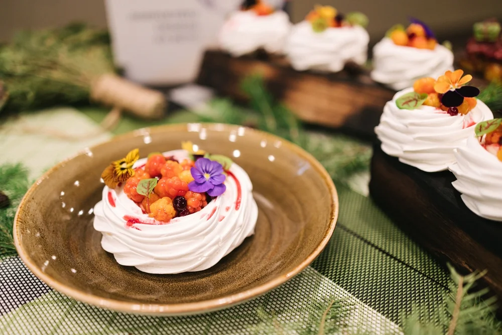 ปัจจุบันธุรกิจ ส่งดอกไม้ เติบโตอย่างรวดเร็ว โดยเฉพาะร้านดอกไม้ออนไลน์ที่ลูกค้าสามารถสั่งช่อดอกไม้ผ่านเว็บไซต์หรือโซเชียลมีเดียได้ง่ายภายในไม่กี่นาที แต่สิ่งสำคัญที่สุดสำหรับธุรกิจประเภทนี้ไม่ใช่แค่ “ดอกไม้สวย” เท่านั้น แต่คือ “การจัดส่ง” เพราะไม่ว่าช่อดอกไม้จะออกแบบสวยแค่ไหน หากส่งช้า ดอกไม้เหี่ยว หรือชำรุดระหว่างทาง ก็อาจทำให้ลูกค้ารู้สึกผิดหวังทันที_ ดอกไม้ใส่อาหาร